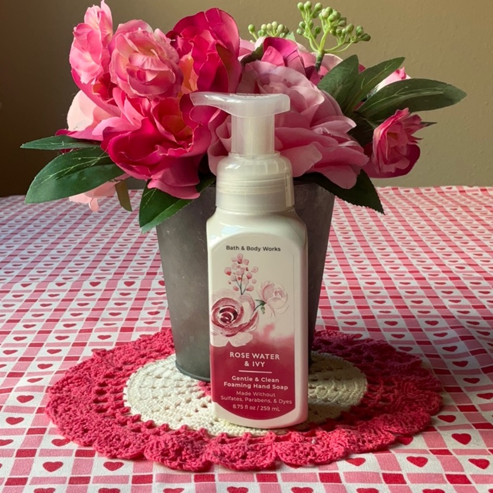 🧴💐🧴 BATH & BODY WORKS ROSE WATER  & IVY HAND SOAP 🧴💐🧴 NWT 🧴💐🧴 - Picture 2 of 16